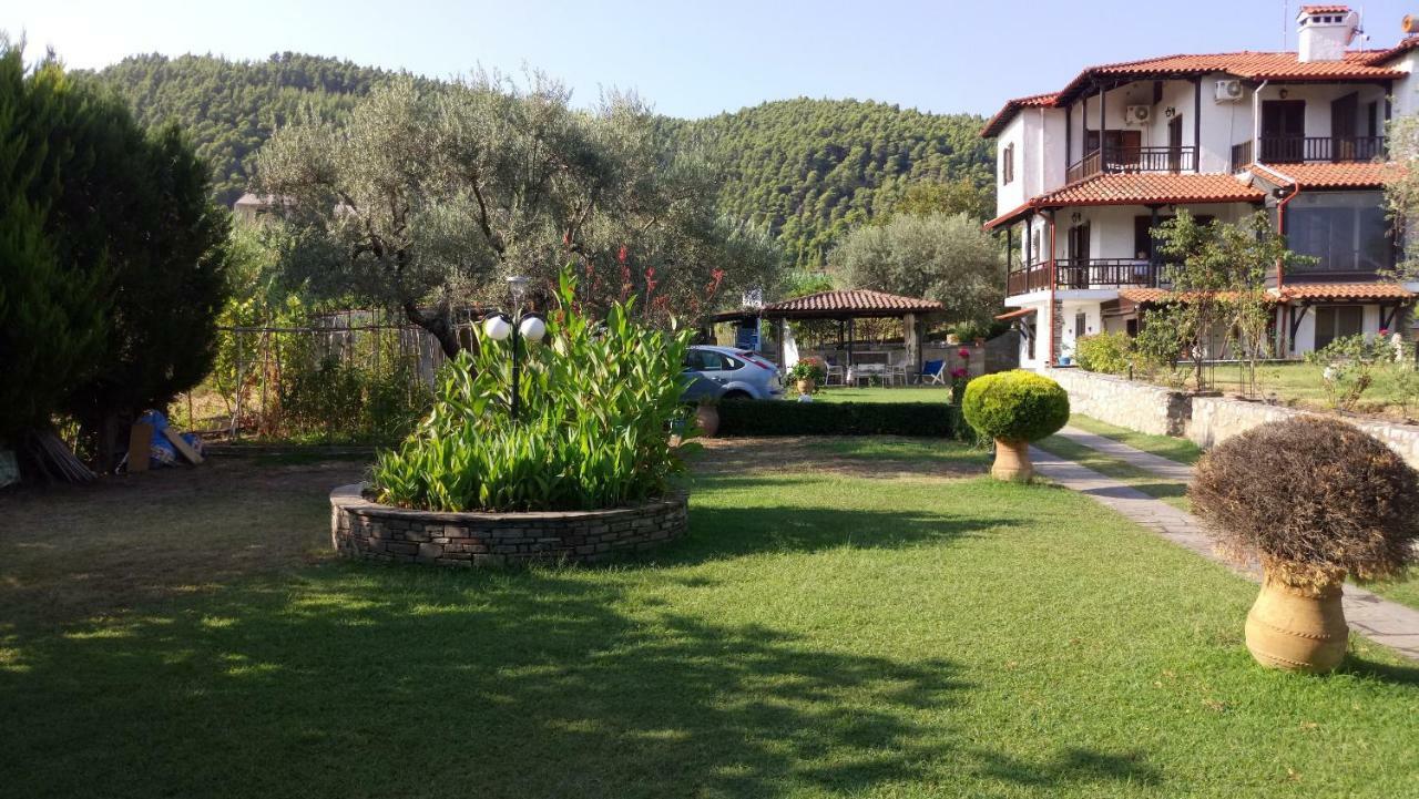 Ferienwohnung Jenny'S Garden Vourvourou Exterior foto